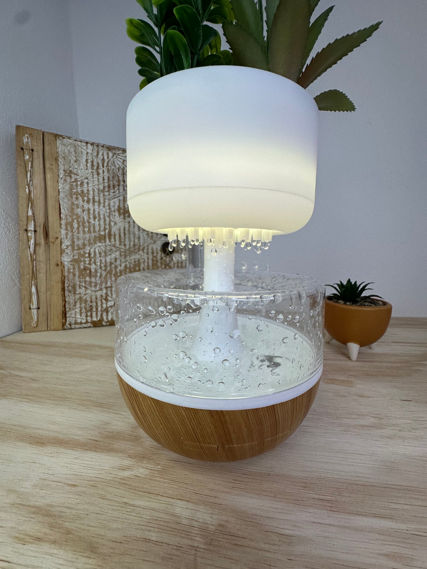 Luz LED ambiental con efecto lluvia.