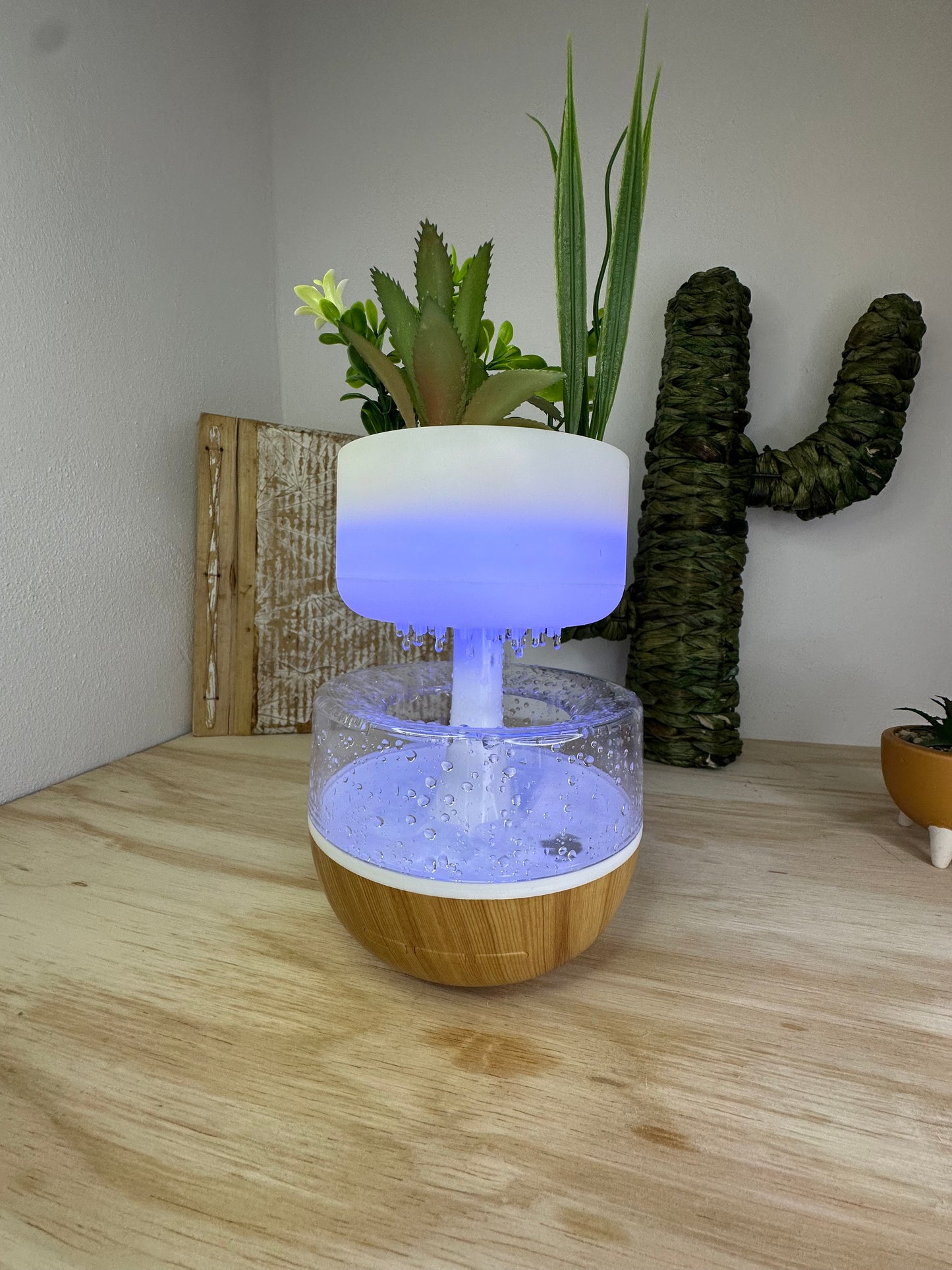Luz LED ambiental con efecto lluvia.