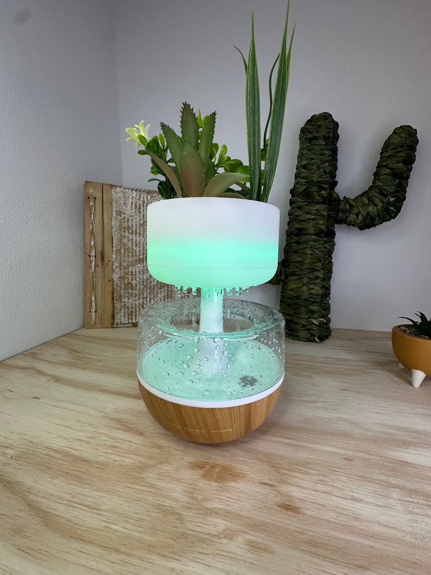 Luz LED ambiental con efecto lluvia.